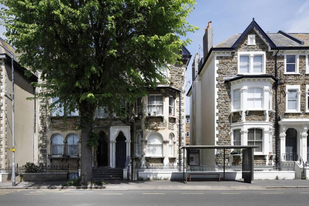 2 Bedrooms Close To The Beach With Garden And Own Entrance ! Hove Extérieur photo