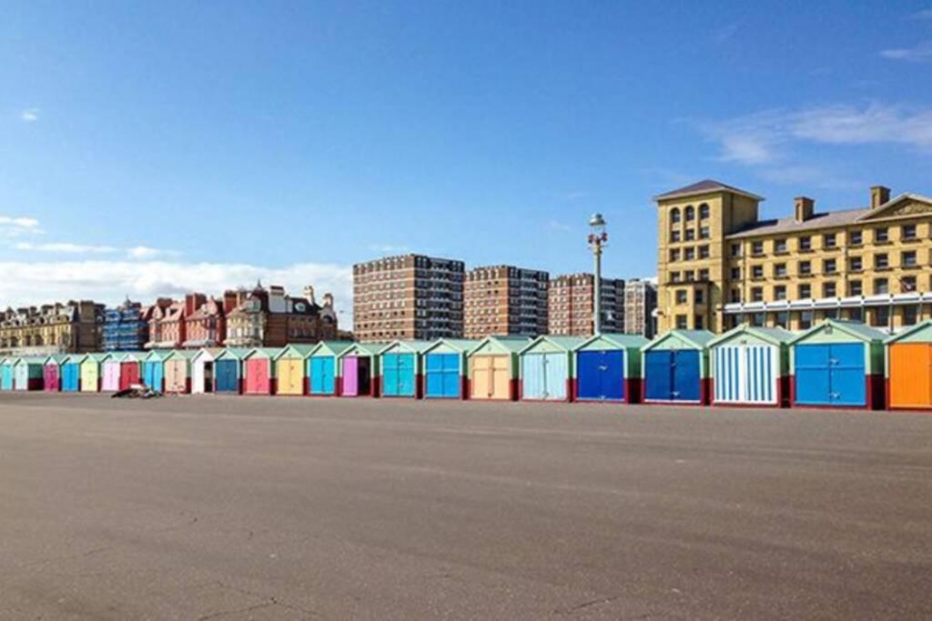2 Bedrooms Close To The Beach With Garden And Own Entrance ! Hove Extérieur photo